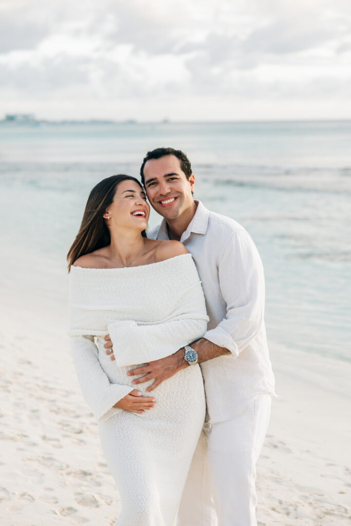 Grand Cayman babymoon photos on the beach