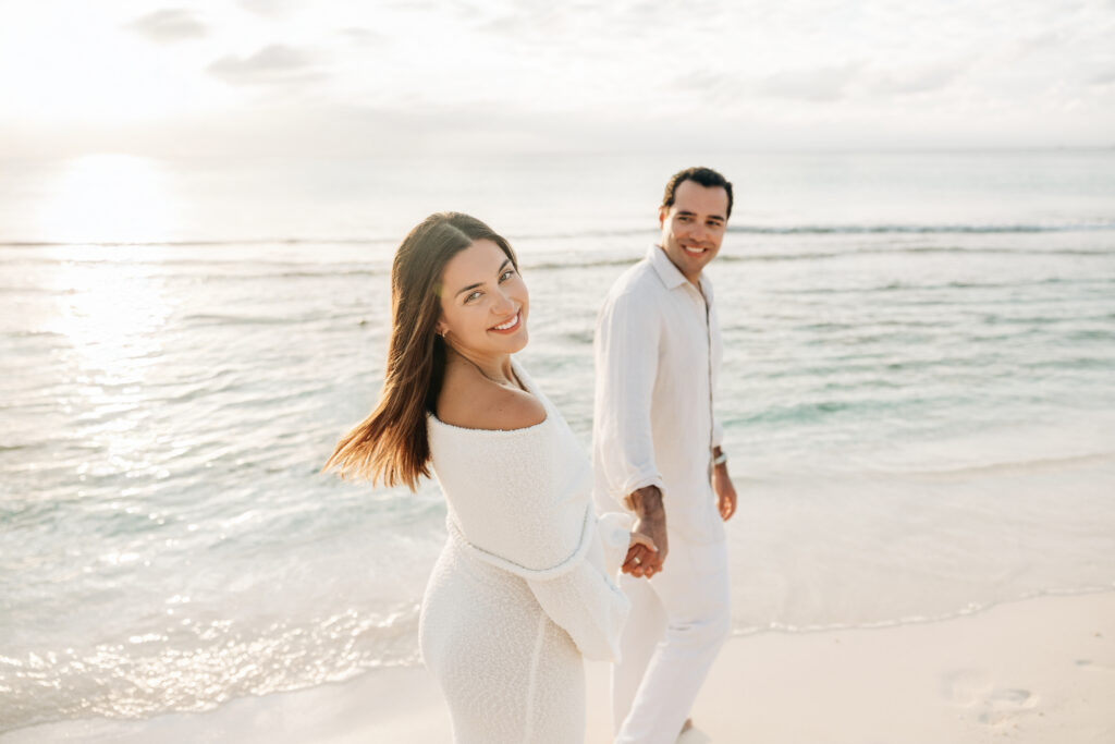 Grand Cayman babymoon photos on the beach
