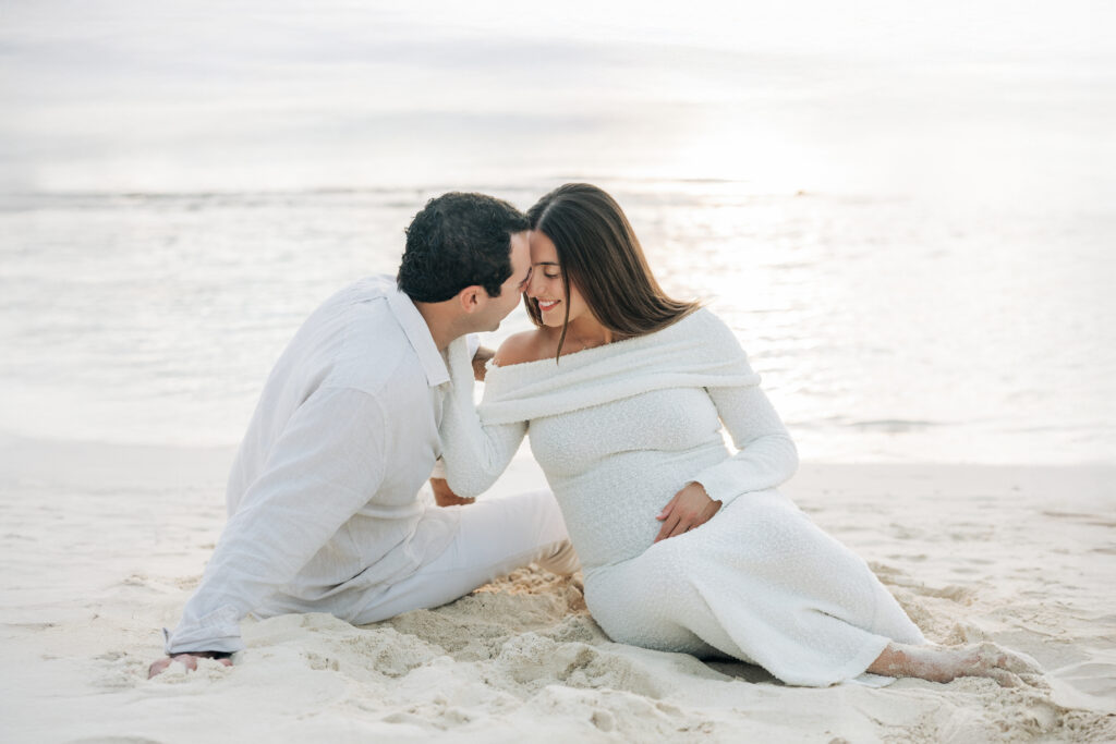 Grand Cayman babymoon photos on the beach